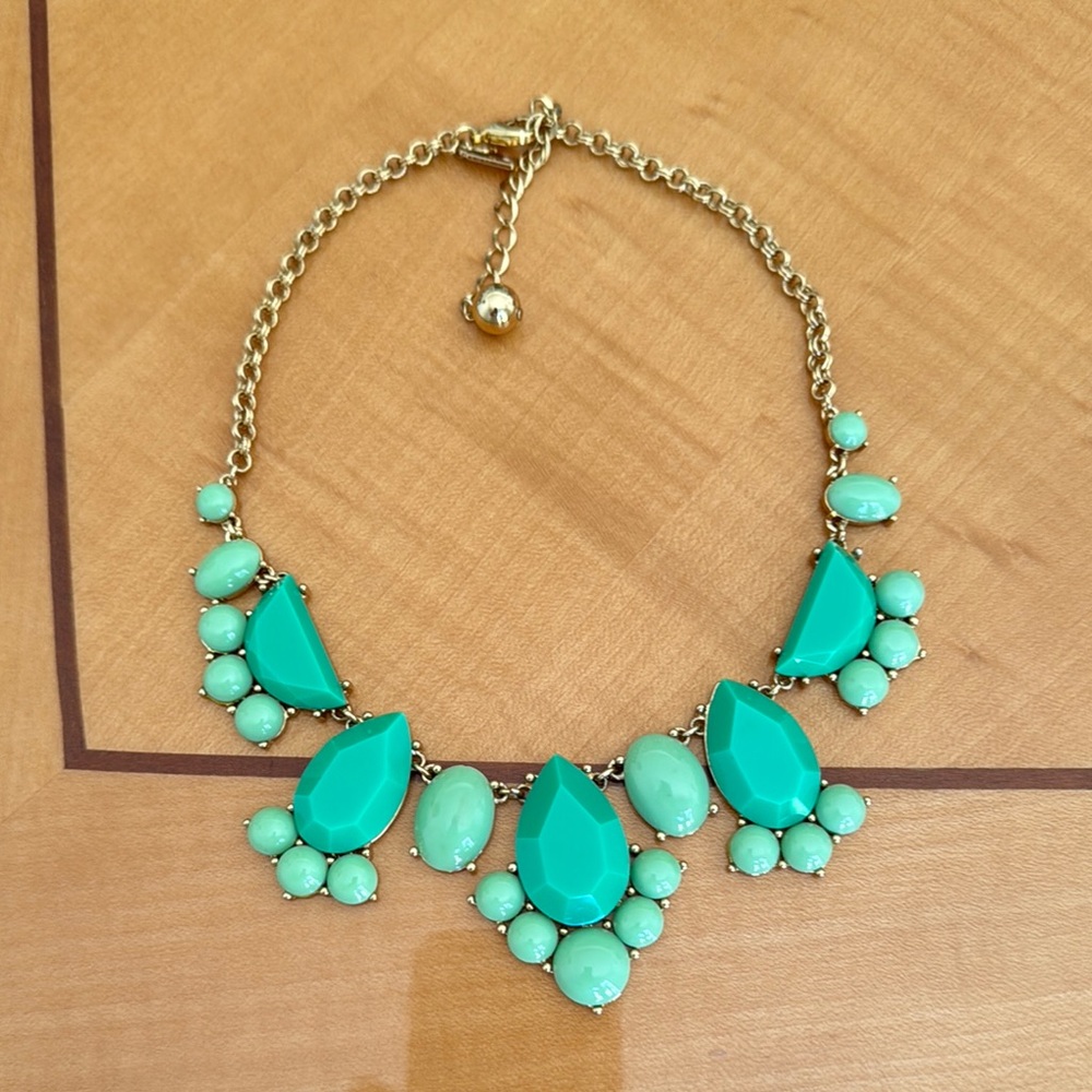 Kate spade Elegant Gold and Green Statement Necklace